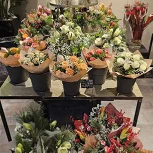 Blumen Wilking fertige Sträuße.jpeg